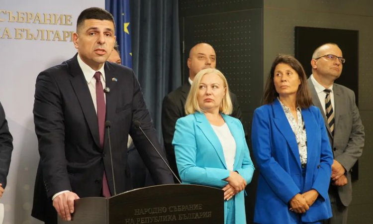 "Да, България" поиска оставката на Зафиров заради визитата му в Китай