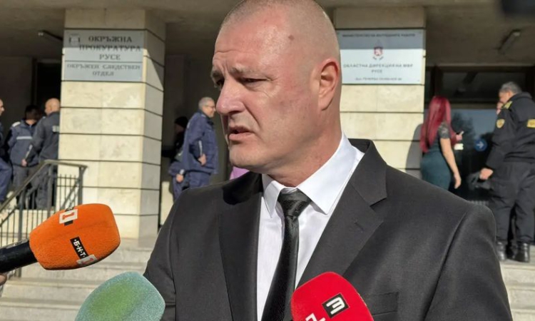 Съпругата на полицейския шеф в Русе: Той все още е в интензивното, а детето има нужда от психолог