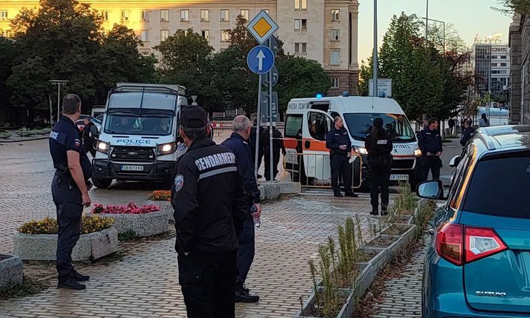 Полицай почина, след като му прилоша по време на протеста пред НС