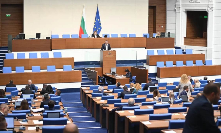 Заяждане за дерогацията на руски петрол спряха работата на депутатите