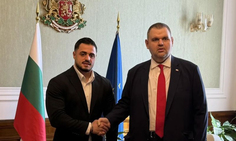 Карлос Насар се снима с Пеевски