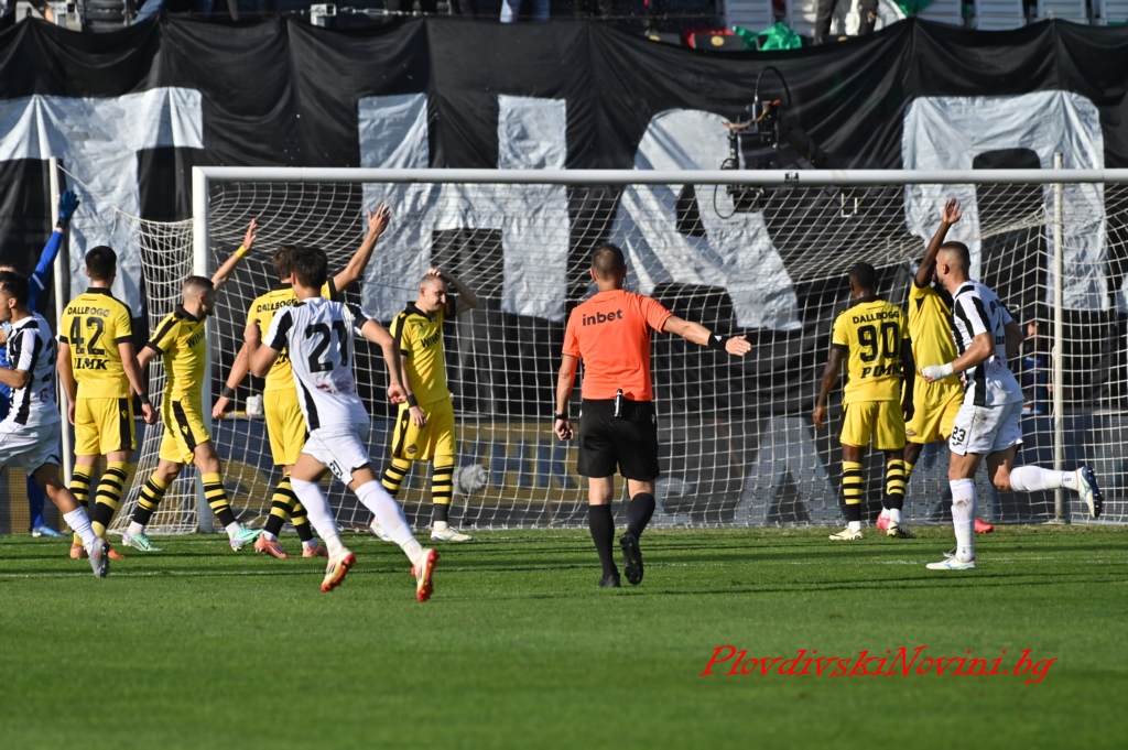 Станаха ясни съперниците на Локомотив и Ботев на 1/8-финалите за Купата на България