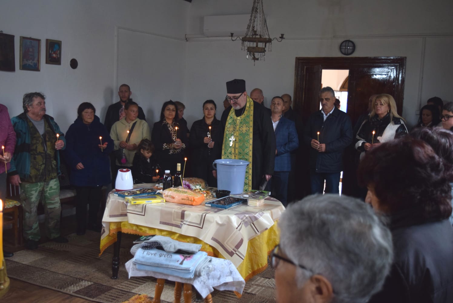 Ремонтираната 130-годишна църква събра жителите на Ясно поле за храмовия празник