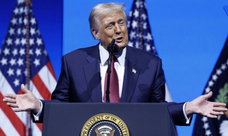 Тръмп подписа закон за публикуването на &quot;досиетата Епстийн&quot;