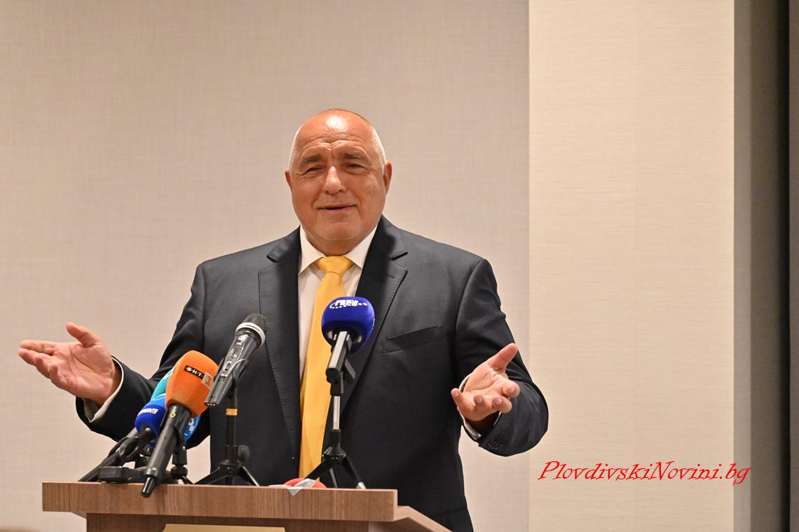 &quot;Да, България&quot;: Борисов е пешката във войната на Пеевски срещу средната класа