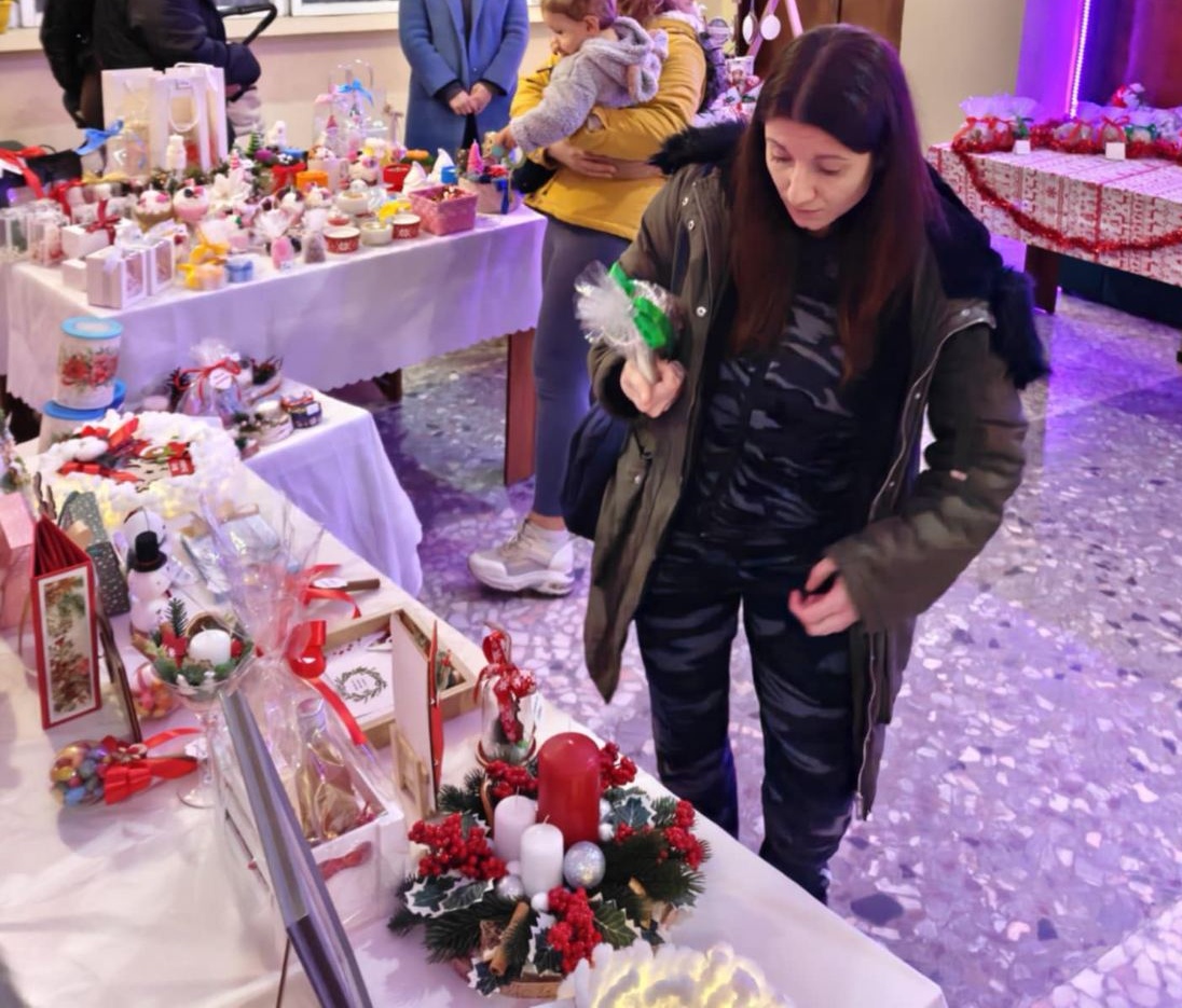 Коледен базар „Седмица на занаятите“ оживи читалището в Рогош