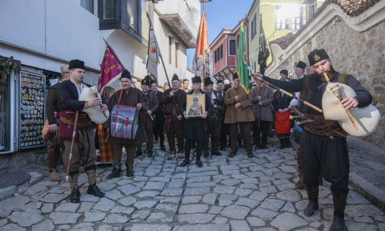 Възрожденски ритуал оживя на еснафския празник в Стария град 