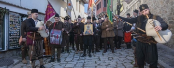 Възрожденски ритуал оживя на еснафския празник в Стария град 