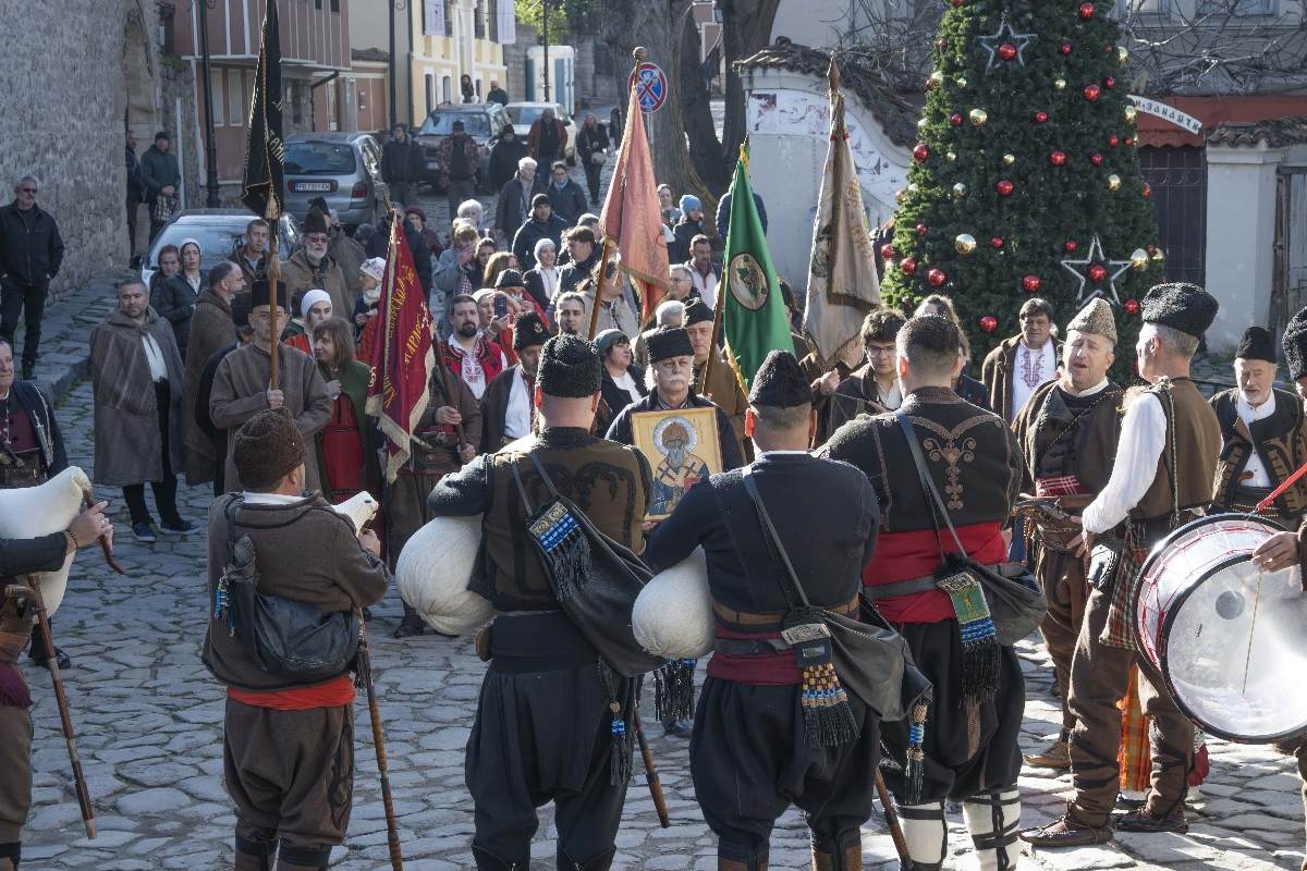 Възрожденски ритуал оживя на еснафския празник в Пловдив