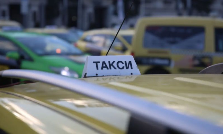 Такситата в новогодишната нощ: Все още не всички коли са оборудвани с нови апарати, показващи цената в евро