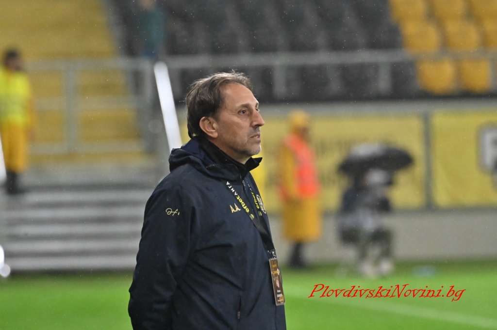 Чужденец от Добруджа изригна срещу Орела: Води ни човек, който е с 40 години назад във футбола