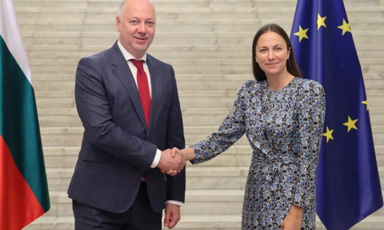 Ева Майдел: Политическата нестабилност може да отложи ползите от еврозоната