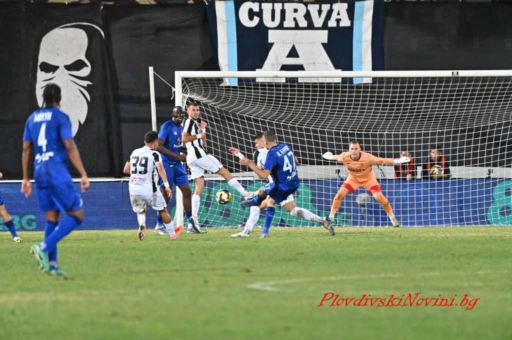 Две оферти за генерален спонсор на Левски