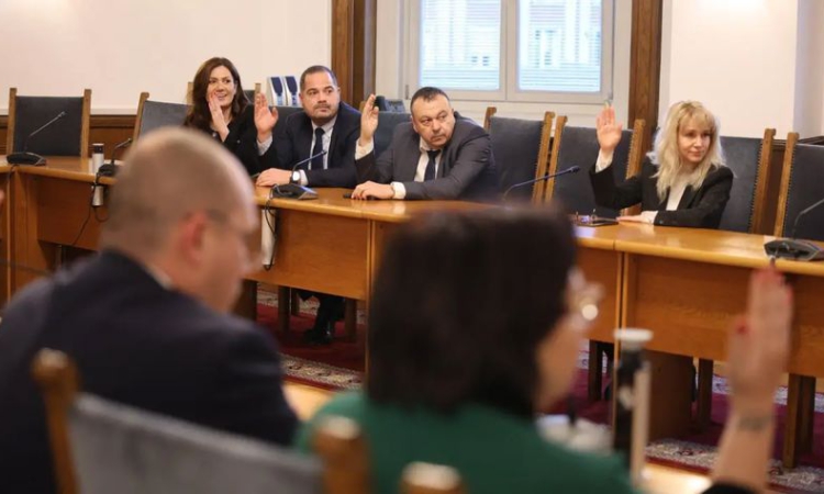 На правна комисия отхвърлиха 100% машинен вот на изборите