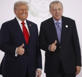 Bloomberg: Зеленски може да е започнал подготовка за избори и търси съюзници