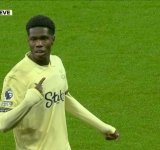 Астън Вила разочарова срещу Евертън