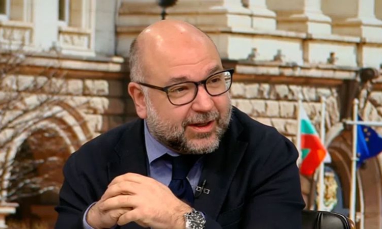 Панчугов: Румен Радев се възползва от една идеална ситуация