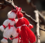 Търговците на мартеници кандидатстват за 139 места на Главната