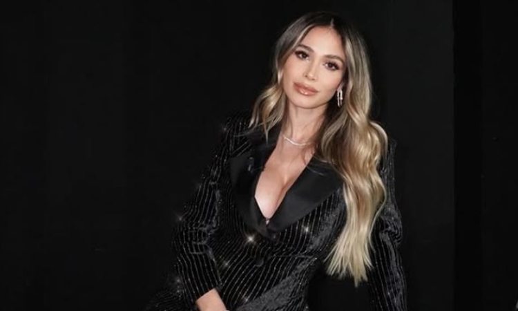 Водеща се появи с дръзко облекло в студиото