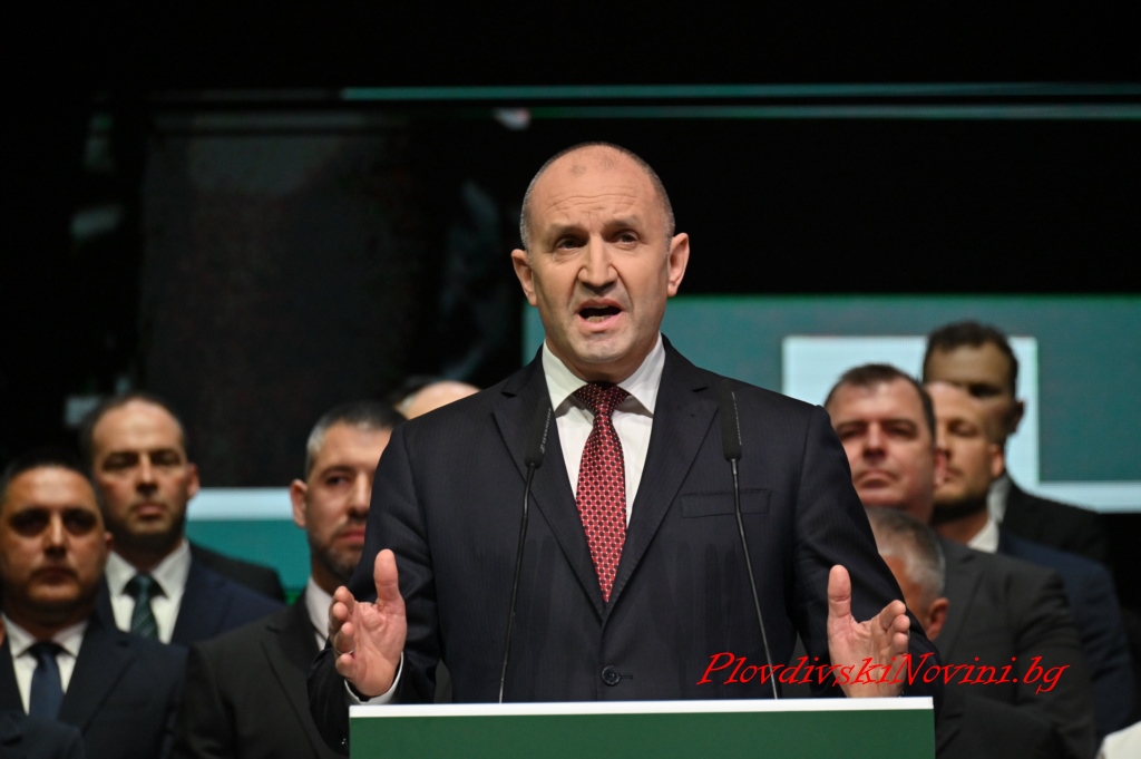 Радев за договора с Украйна: Не ни въвличайте във война