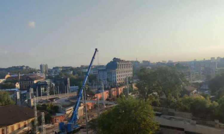 Поставена е първата носеща стоманена греда на Бетонния мост