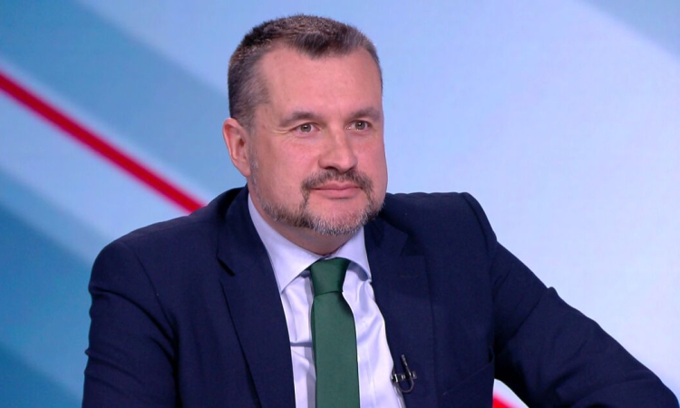 Калоян Методиев: Пари няма, а депутатите вдигнаха с 12% заплатите си