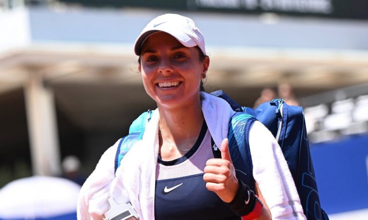 Виктория Томова се класира убедително за втория кръг на турнира от категория WTA 1000 в Индиън Уелс