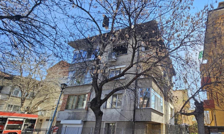 Пожар в жилищна сграда в Южен 