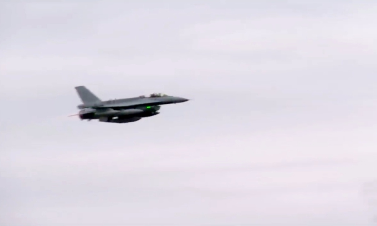 Първият български изтребител F-16 кацна у нас