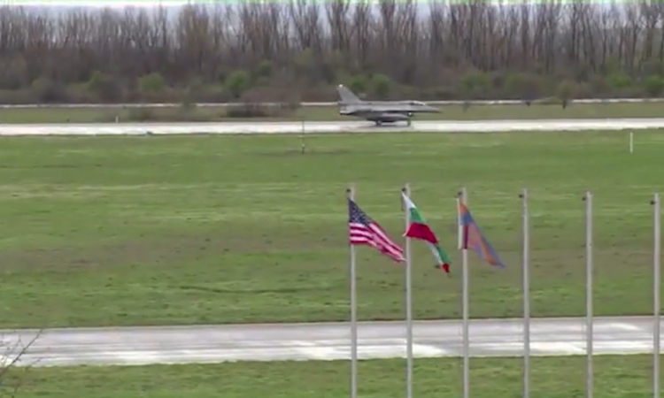 Росен Желязков след приемането на първия български F-16: Това е само първата птичка от ятото