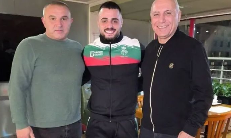Стоичков посети националите по вдигане на тежести в Молдова