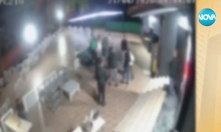 Млад мъж е с опасност за живота след сбиване пред заведение в Сливен