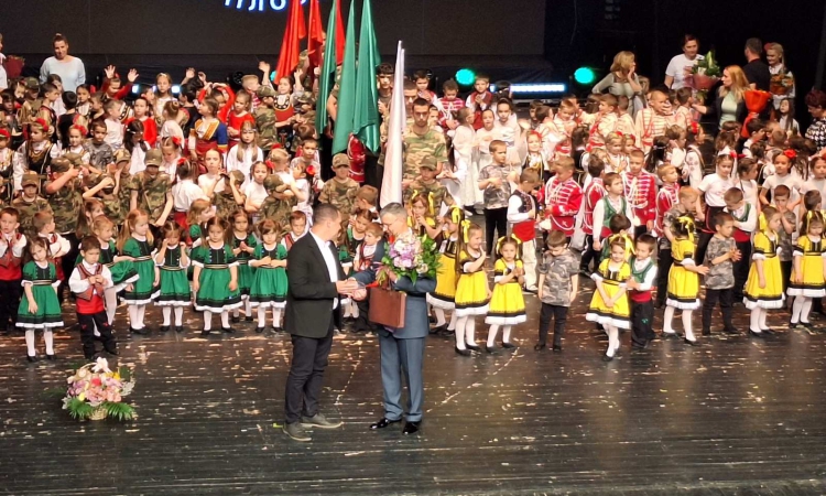 Малките гвардейци от ДГ „Мая“ отбелязаха 10-годишен юбилей 