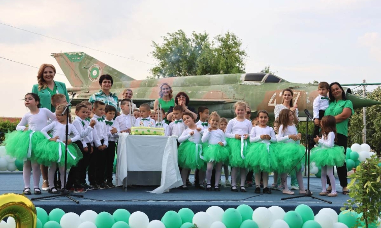 С тричасов празничен концерт ДГ &quot;Детелина&quot; в Строево отбеляза 60-годишен юбилей
