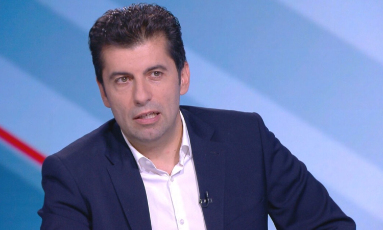 Кирил Петков за снимката с Антон Славчев: Вървях си свободно по тротоара и той ме спря
