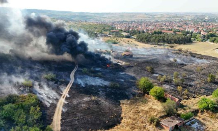 Пожар над Харманли, пламнало е гробище за бракувани автомобили
