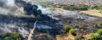 Пожар над Харманли, пламнало е гробище за бракувани автомобили