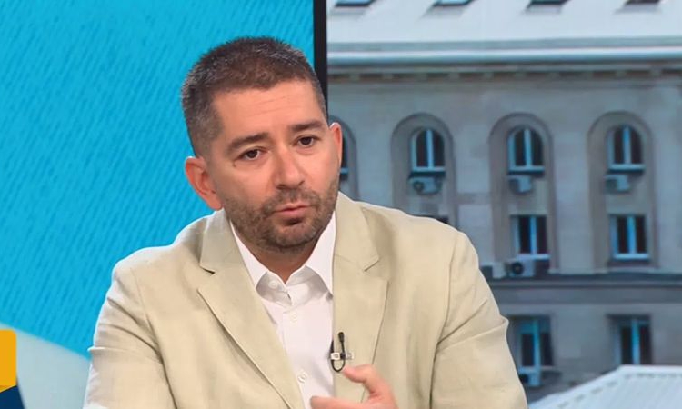 Слави Василев: Липсата на алтернатива крепи правителството