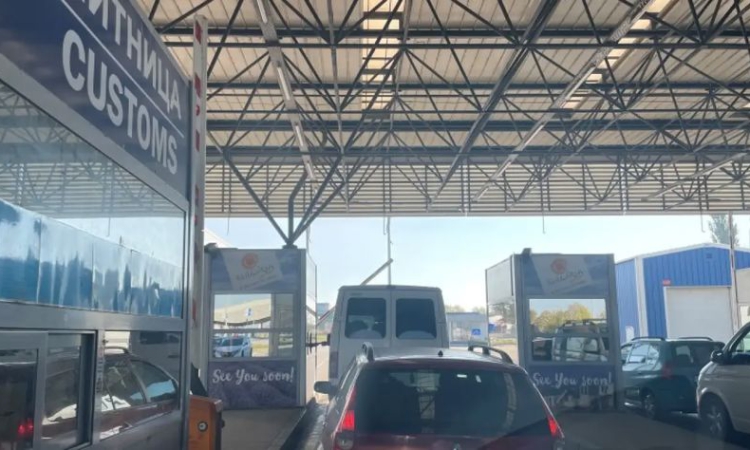 Огромни опашки на „Капитан Андреево” при влизане в България