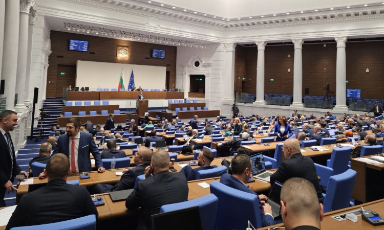 Политическият сезон започва с разделена опозиция и предимство за властта