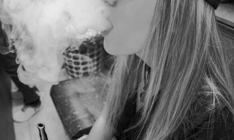 Проучване: Близо една четвърт от учениците у нас пушат