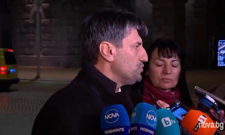 Ескалация след протеста: Маскирани запалиха контейнер и го блъснаха към полицаи