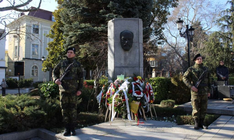 Пловдив чества 172 години от рождението на Стефан Стамболов   