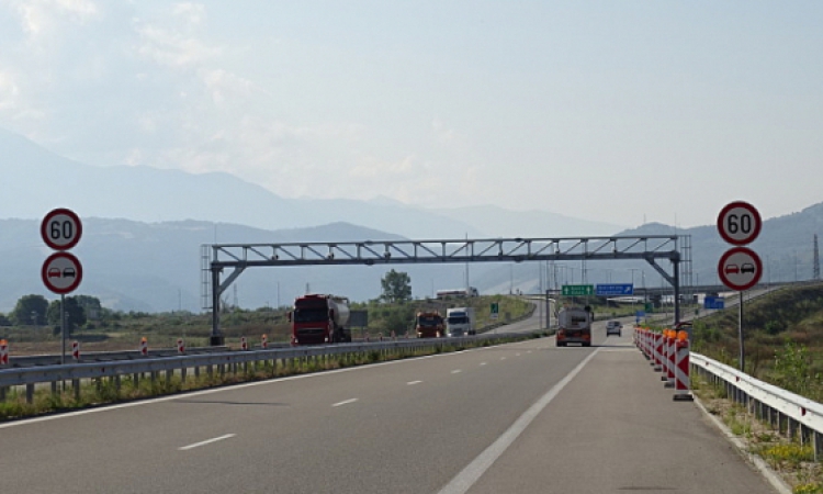 Въвеждат еднодневна винетка за леките автомобили от днес