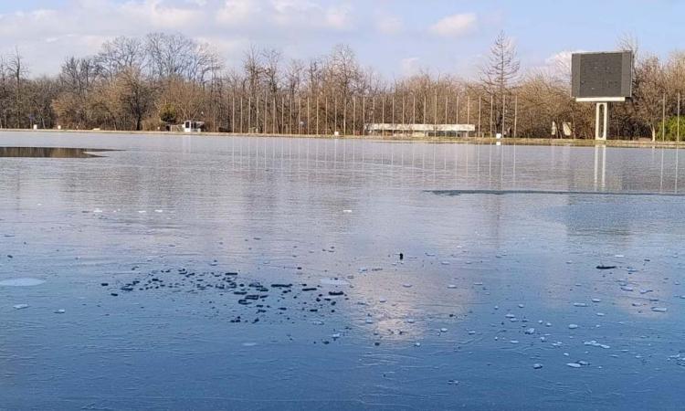 Валежи и високи за сезона температури