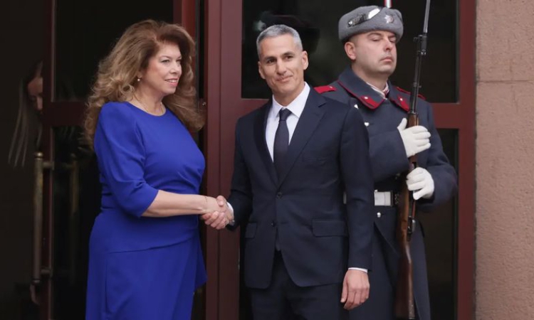 Кой е Андрей Гюров? 