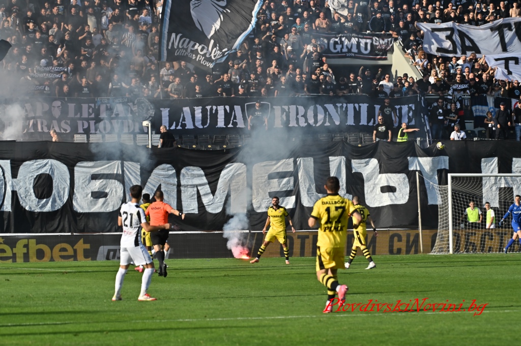 На живо: Локомотив - Ботев 1:0, втора греда за ''смърфовете''