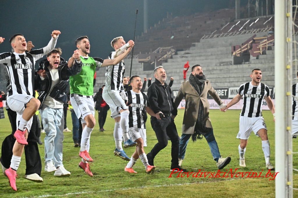 Локо куфее в съблекалнята след триумфа (ВИДЕО)