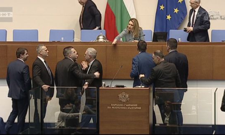 Зрелищен скандал между ИТН и ПП-ДБ в НС