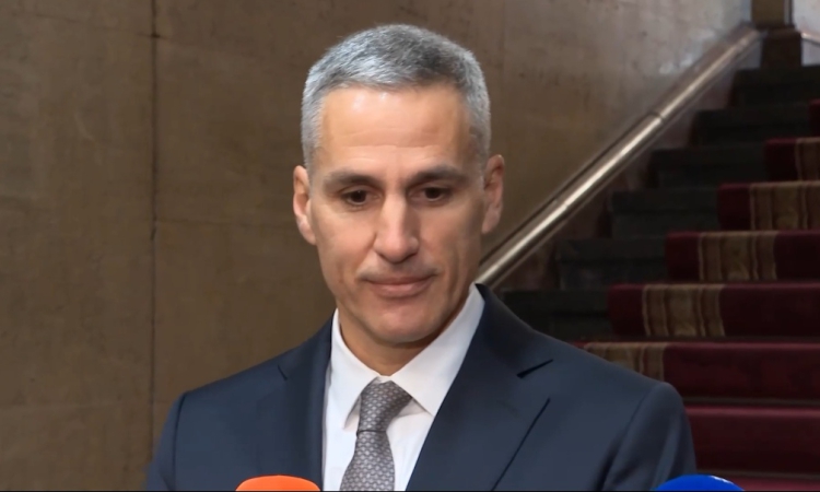 Гюров представи списъка със служебни министри